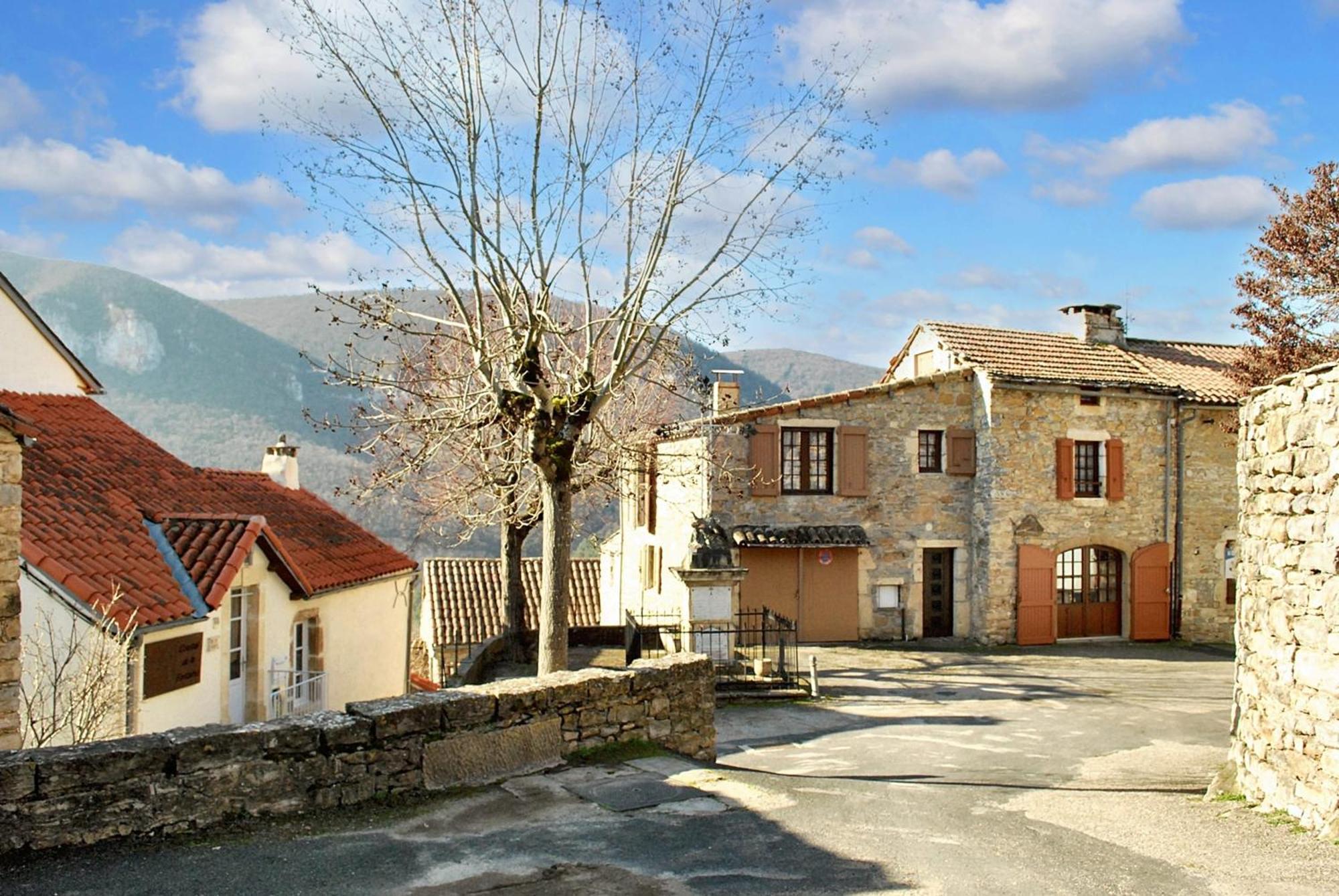 Maison Charmante Avec Vue Sur La Montagne, Mostuéjouls Buitenkant foto